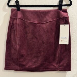 Lululemon NWT Medium Garnet  Scuba High Rise Mini Velvet Skirt Comfort Casual